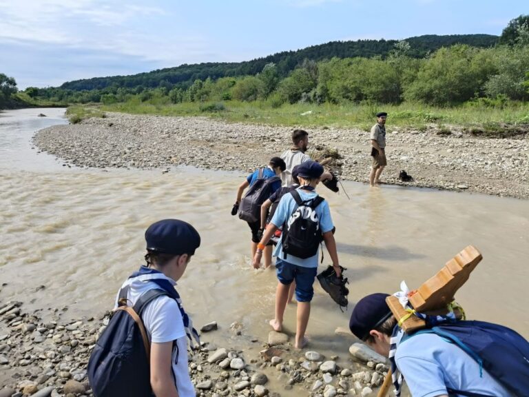 Traversând Prahovița